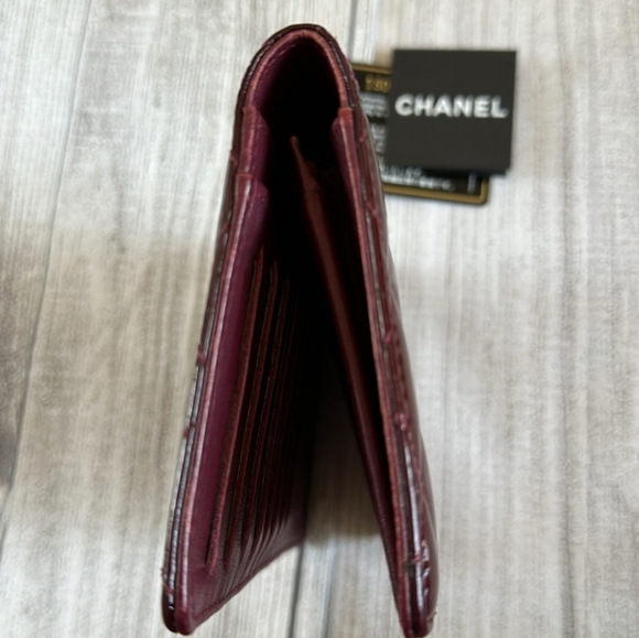 Chanel Rare Burgundy Yen Wallet - Vintage Patent Leather EUC - Picture 11 of 13